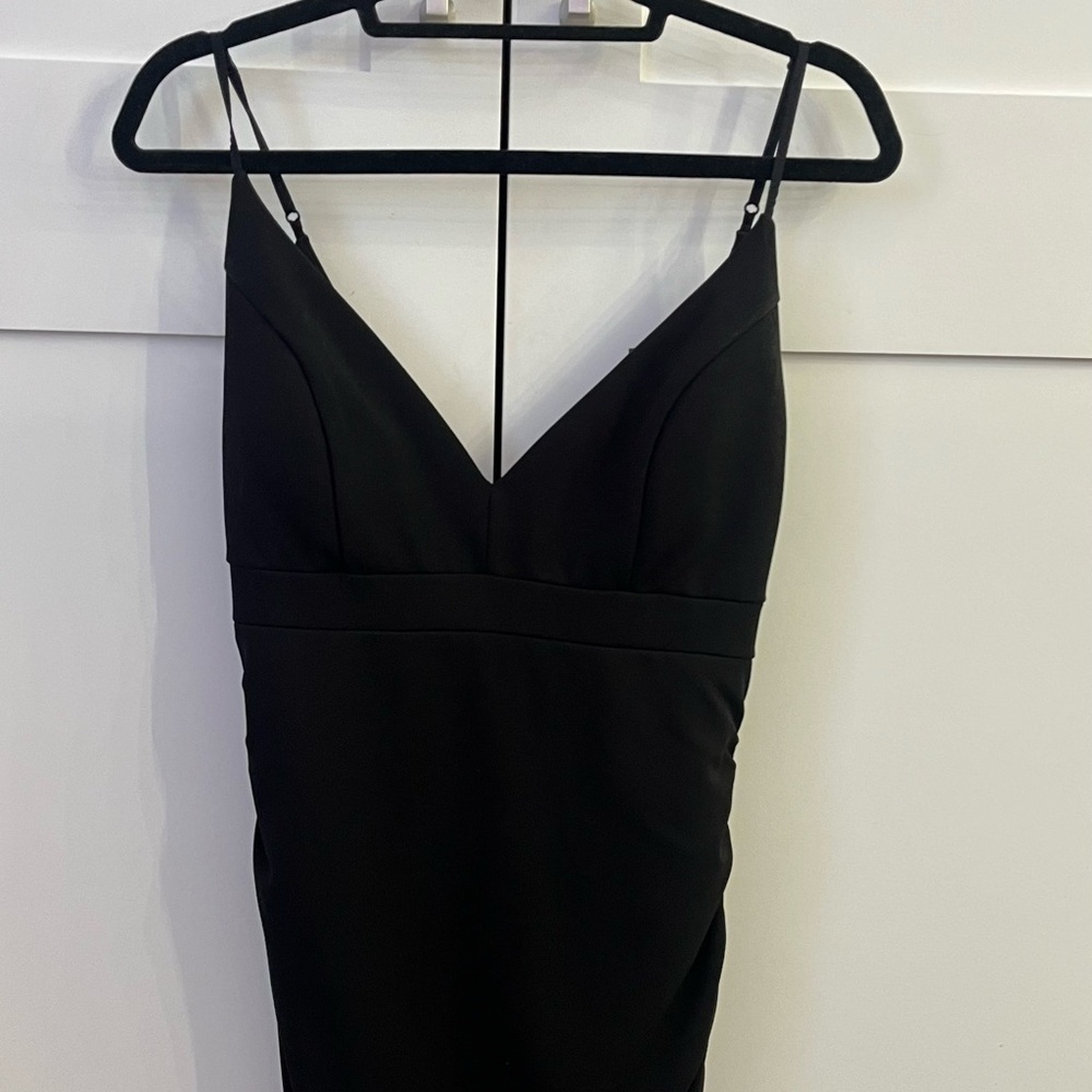 V-Neck Ruched Crepe Sheath Black Mini Dress - Picture 2 of 5